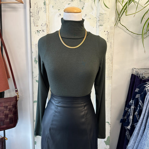 Allison Wonderland // Aches Turtleneck Green