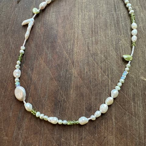 FRNGE // String of Pearls Peridot