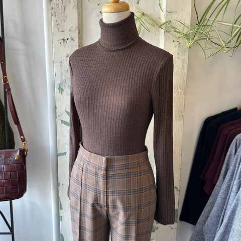 Indi & Cold // Chocolate Ribbed Turt