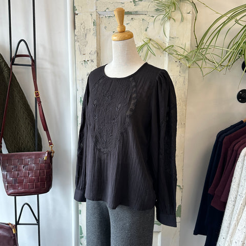 Indi & Cold // Embroidered Blouse Black