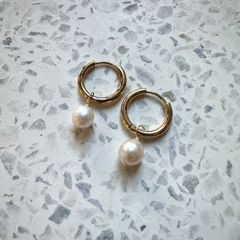 Petite Gold  // Pearl Hoops