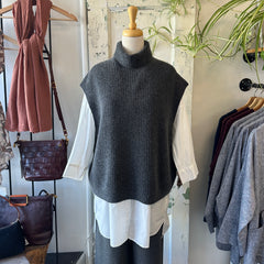 Naïf // Moselle Vest Charcoal