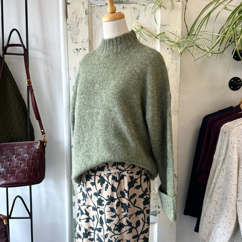Indi & Cold // Knit Sweater with Cuff Green