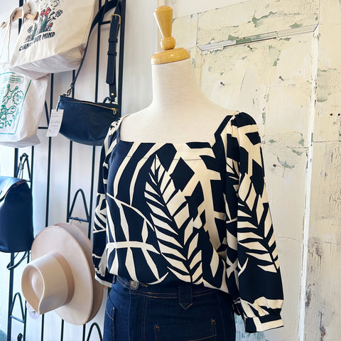 Allison Wonderland // Theda Blouse