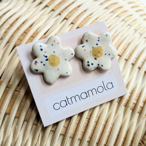 Catmamola // Ceramic Flower Earrings White Speckle