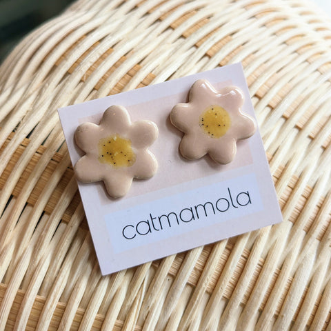 Catmamola // Ceramic Flower Earrings Pink