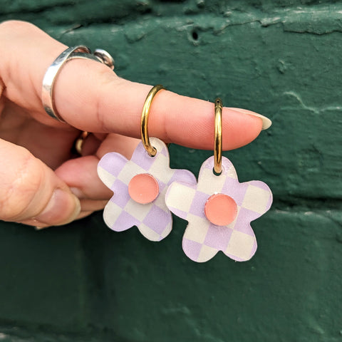 dconstruct // Daisy Hoops Checker Lilac