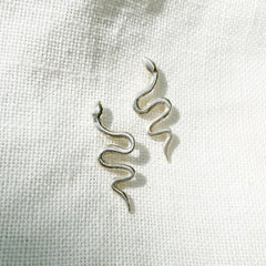 Hawkly // Mini Serpent Earrings Silver