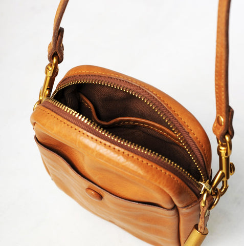 Uppdoo // Snappi Sling Bag Tan