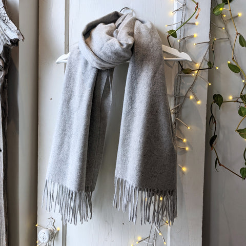 Naïf // Wes Scarf Light Grey