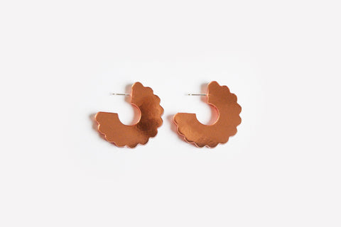 dconstruct // Ecoresin Scallop Small Hoop Reflect Copper