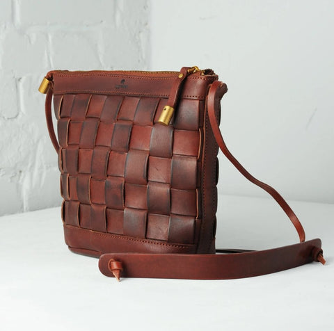 Uppdoo // Venture Crossbody Chestnut