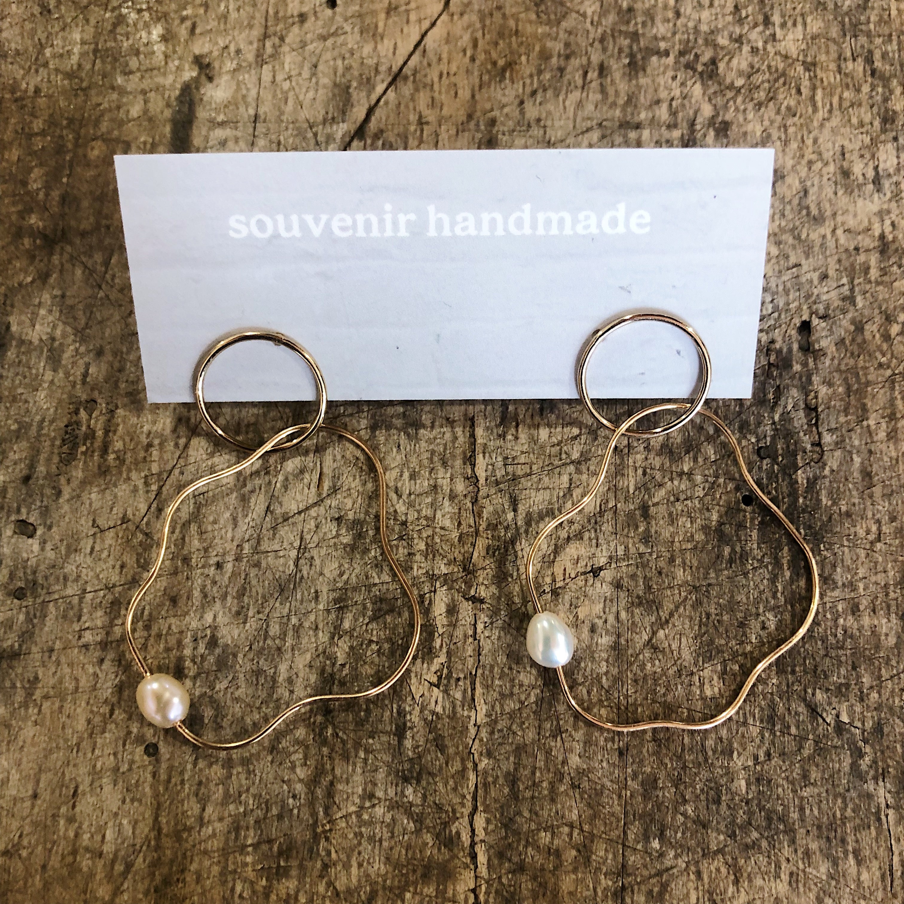 Souvenir // Squiggle Earrings with Pearl