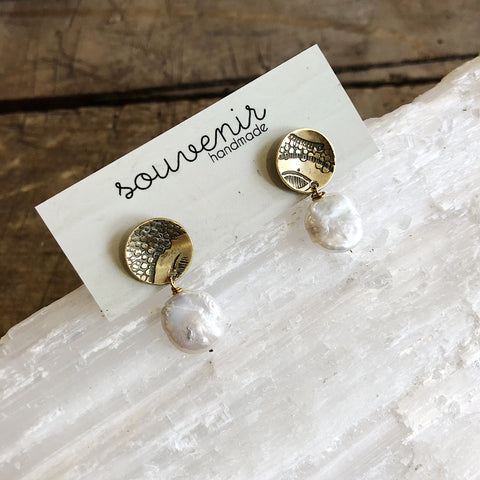 Souvenir // Scoop Pearl Drop Earrings