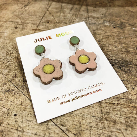 Julie Moon // Ceramic Daisy Earrings