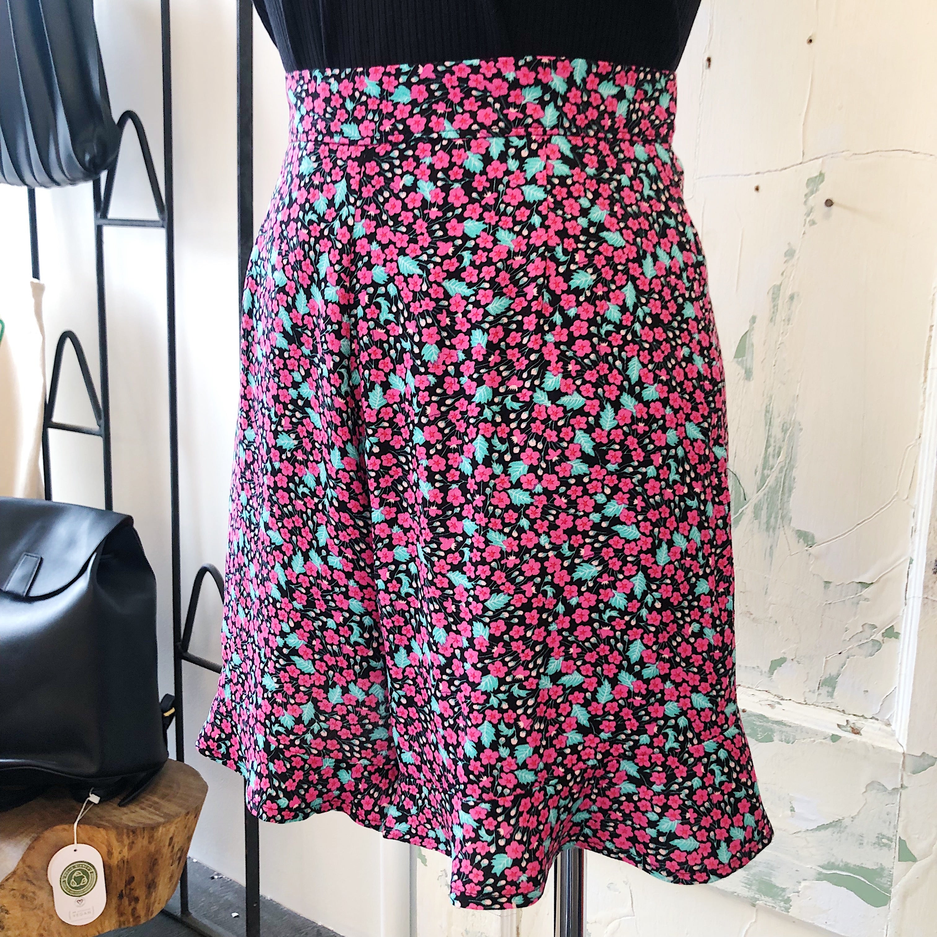 Annie 50 // Passionate Shorts Pink Flowers