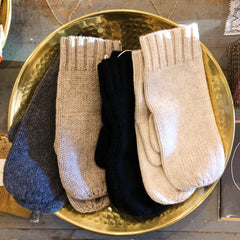 Naïf // Clu Mittens Black